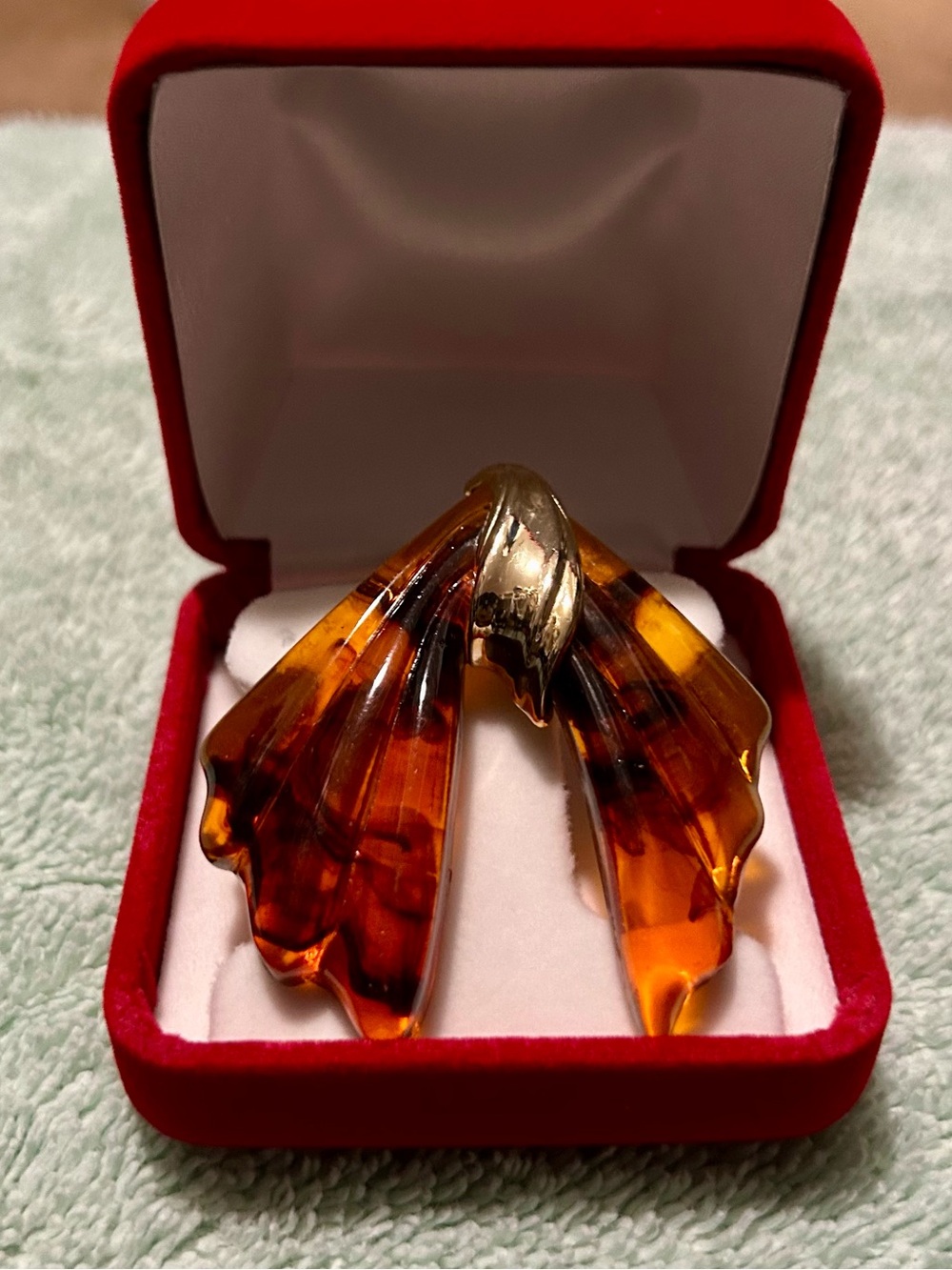 vintage faux tortoise shell and gold-tone bow brooch